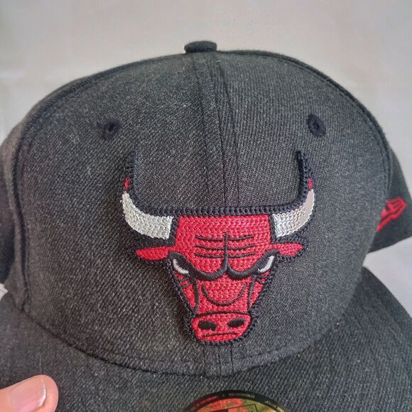 Chicago Bulls New Era 59FIFTY Fitted Size 8 Gray/Red NBA Basketball Cap 6 Panel - Picture 1 of 8